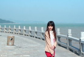 阳光下的美女