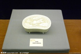 登封窑白釉瓷枕