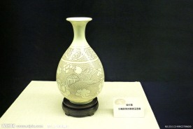登封窑白釉玉壶