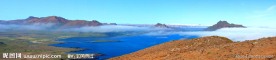 山间湖泊全景