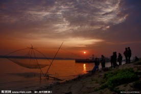 夕阳下安庆江畔
