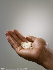手中的药片