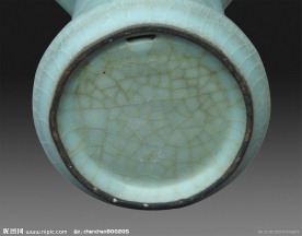 豆青釉盘口瓶