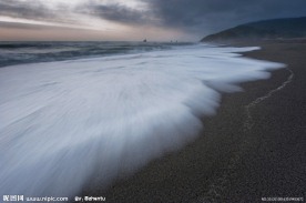 海浪冲刷