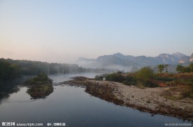 武夷山河水朦朦胧胧