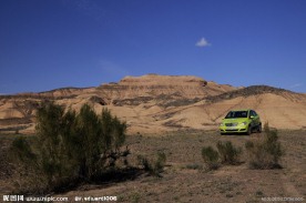 沙漠 奔驰轿车