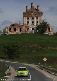 古老遗迹 奔驰小排量轿车