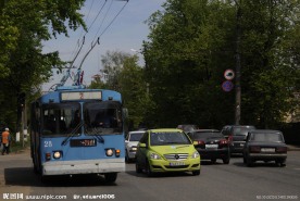 拥挤马路 奔驰轿车