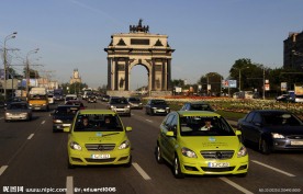 拥挤马路 奔驰轿车