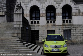 建筑 奔驰轿车