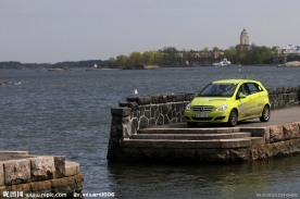 海边奔驰轿车