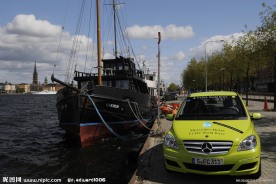 港口码头 奔驰大货车