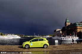 海边奔驰小排量轿车