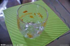 玻璃杯 破的玻璃杯