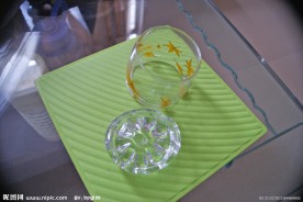 玻璃杯 破的玻璃杯