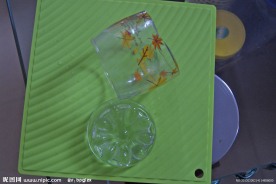 玻璃杯 破的玻璃杯