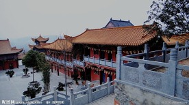 古刹一侧