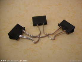 三个黑色燕尾夹