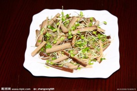香椿苗拌鸡蛋干