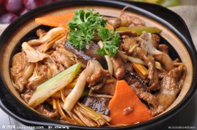 菌菇肥牛煲仔饭