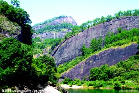 山壁 小溪