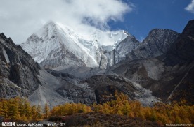 稻城亚丁雪山秋色