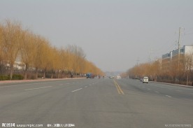 宽阔公路