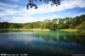 漂亮的湖水