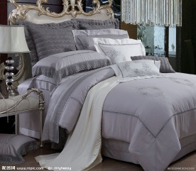 床上用品（床后部分不清晰）