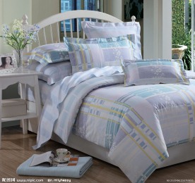 床上用品（床后部分不清晰）