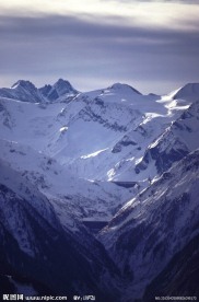 雪山 山峦
