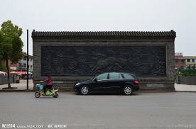 内河的影壁