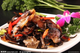 茶树菇炒腊肉