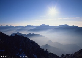 连绵山峦