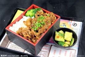 风味肥牛盒饭