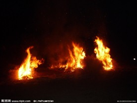 夜色中的火焰