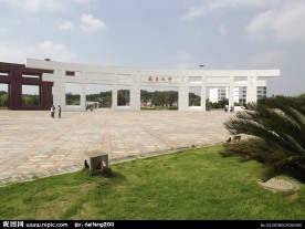 南昌大学校门