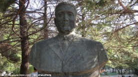 南开大学 张伯苓雕像