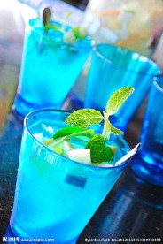 桑格利亚 饮品 蓝色鸡尾酒