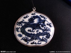 光绪官窑青花龙纹挂件