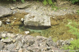山间小溪水