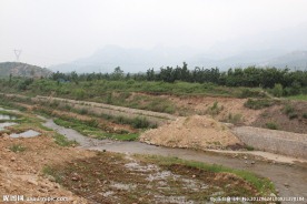 小河流水