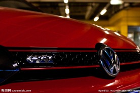 大众高尔夫GTI2 0TSI中网
