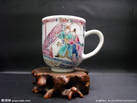 雍正粉彩吕布戏貂蝉把杯