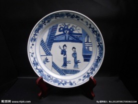 康熙青花二桥游园图纹盘