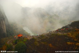 雨中天游山