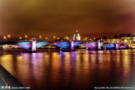 伦敦奥运大桥夜景