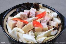 风肉春笋煲