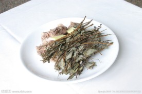 野生金钱草炖龙骨