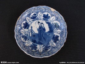 康熙青花二乔游园纹碟